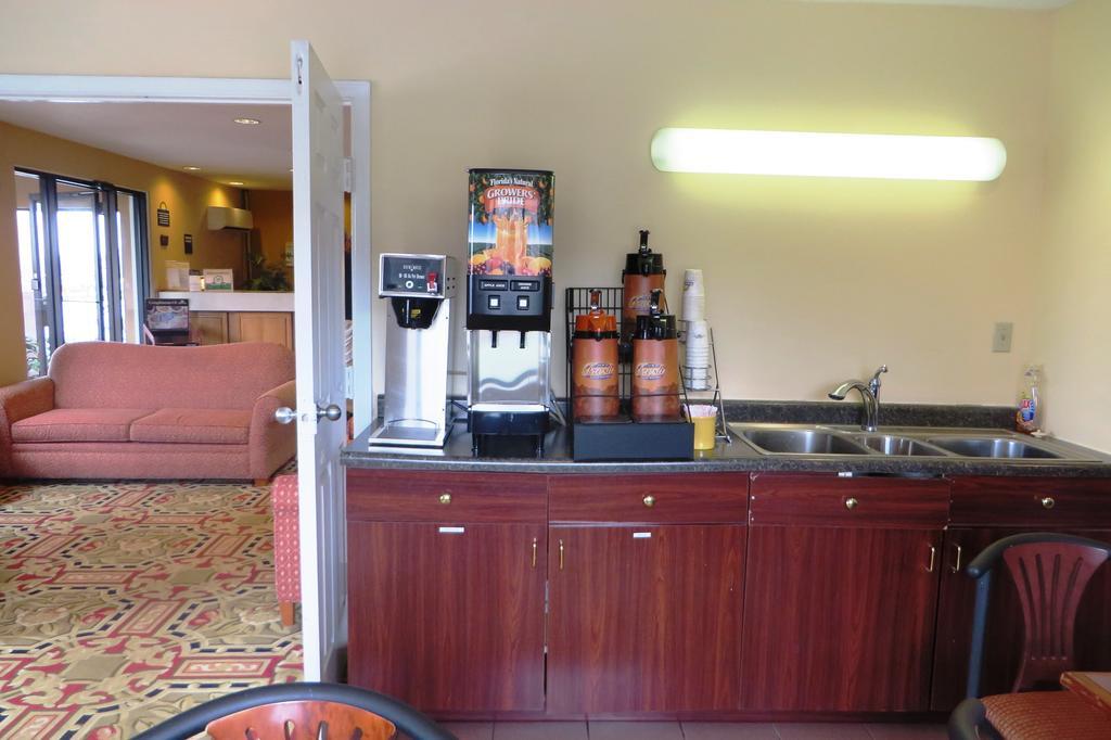 Days Inn By Wyndham Plainfield Eksteriør bilde