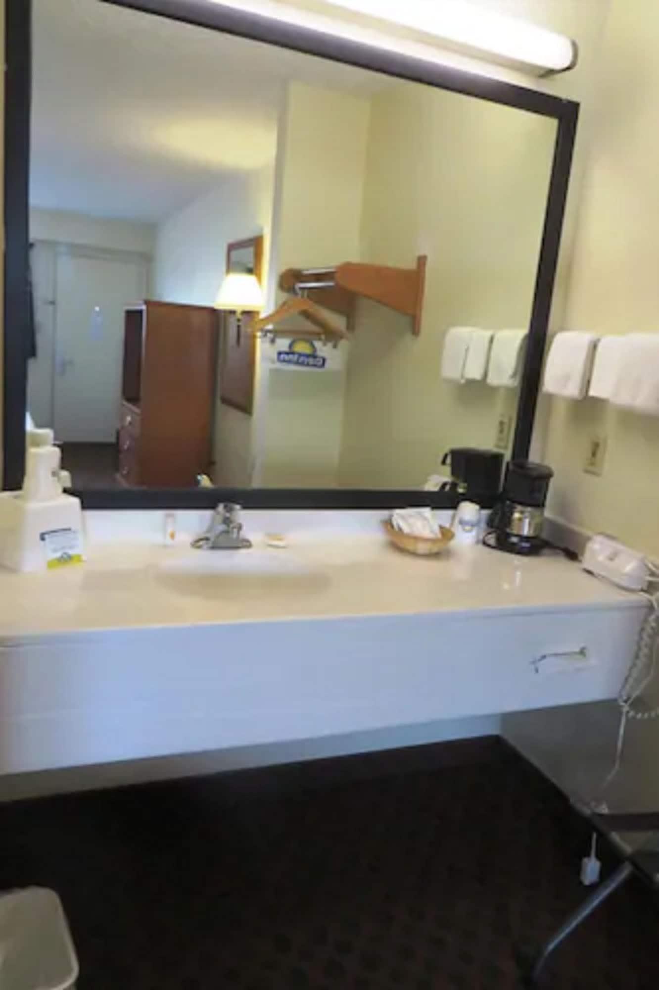 Days Inn By Wyndham Plainfield Eksteriør bilde